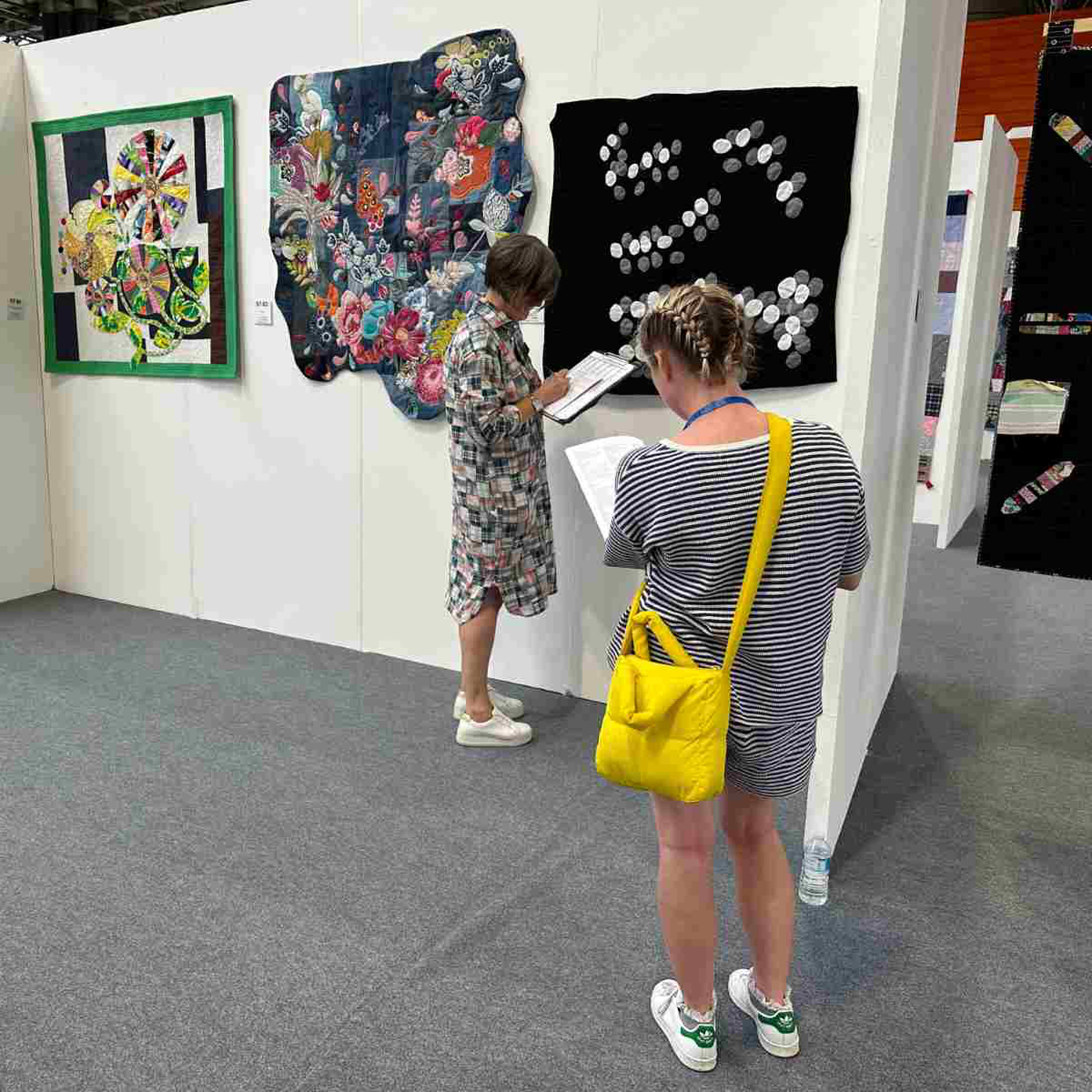 quilt-judge-and-student-at-festival-of-quilts