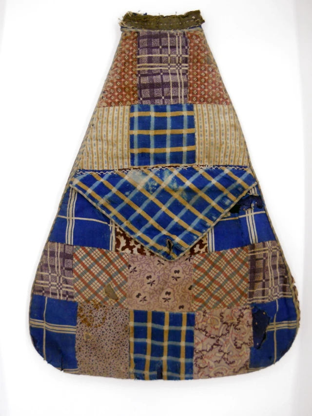 Patchwork Pocket, 1840s, The Quilters? Guild Museum Collection.