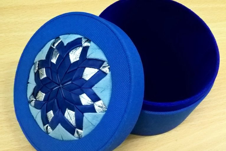 Blue circular box with a quilted lid