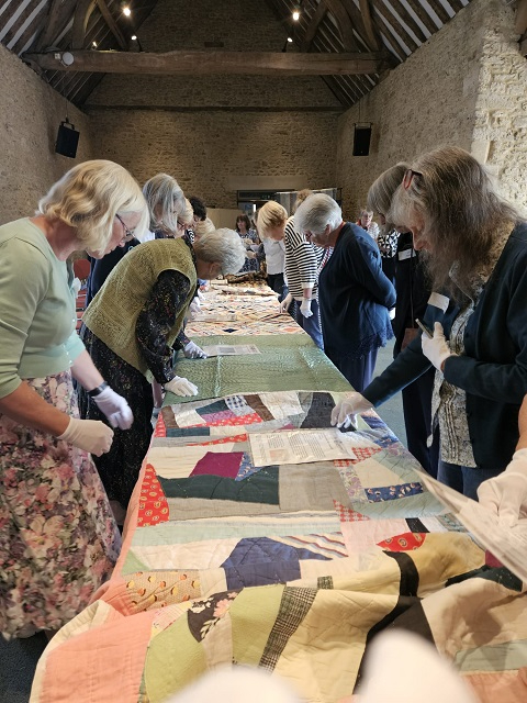 looking-at-quilts