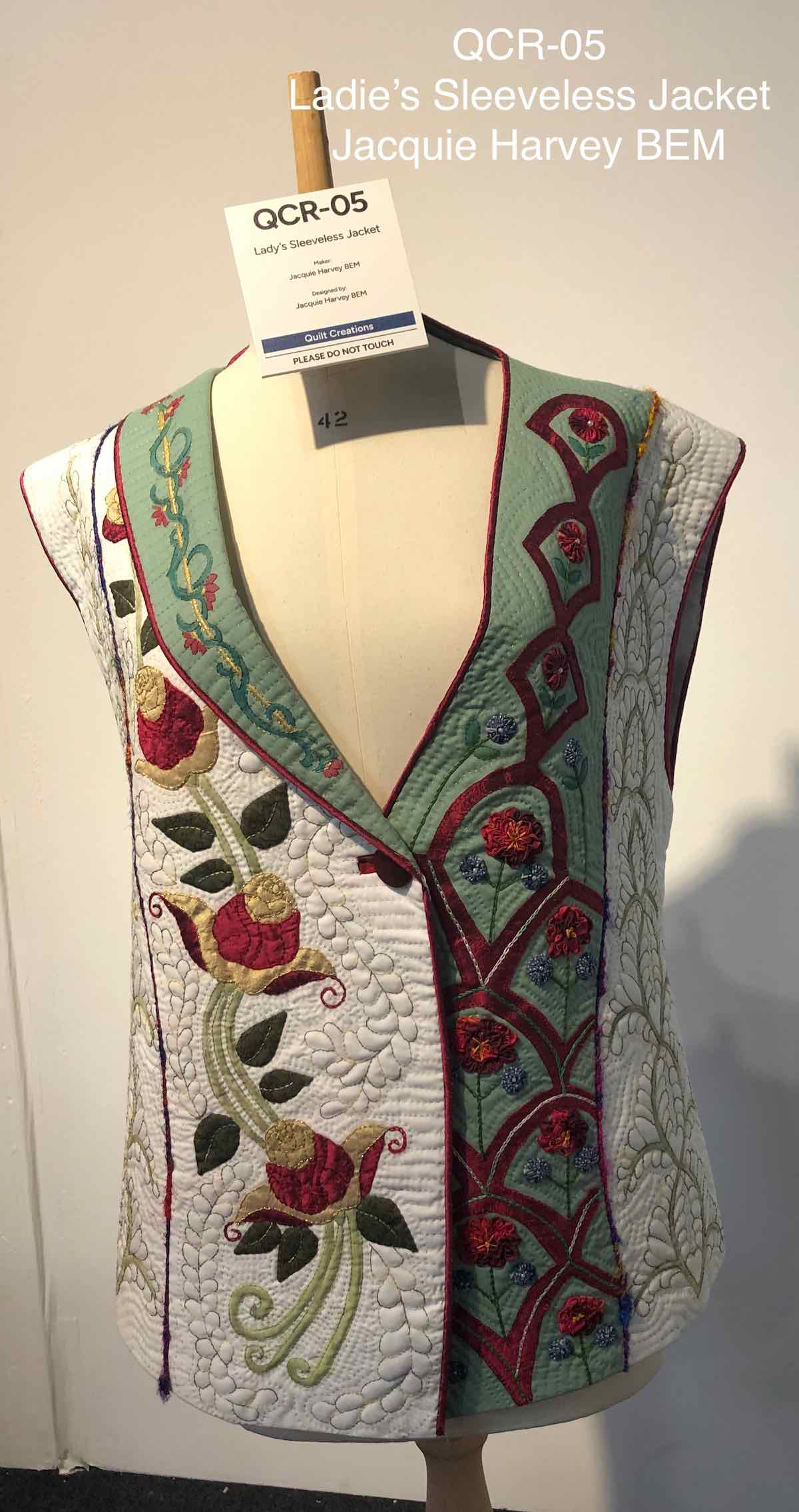 Lady's Sleeveless Jacket