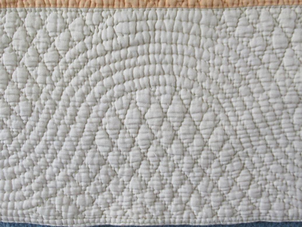 Quilting detail of cream outside strips