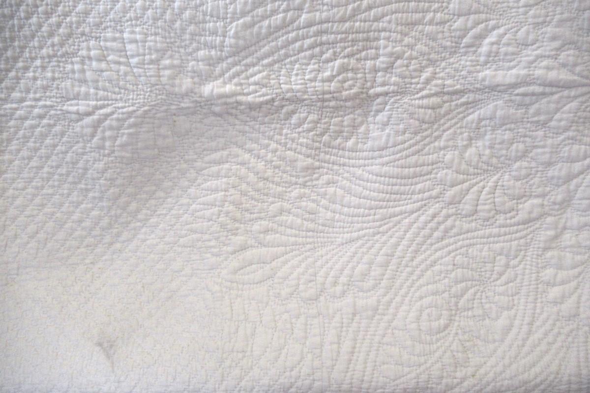 White quilt detail, centre