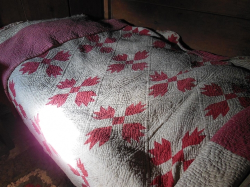 White quilt with red leaves set in fours
