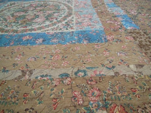 Frame quilt in blues and beige