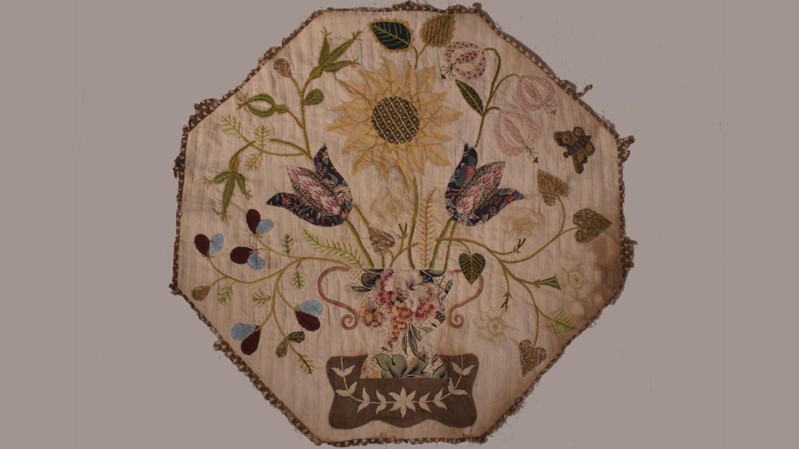 Octagonal centre with vase of flowers on a cream background