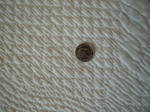White quilt with detailed stitching with 5p