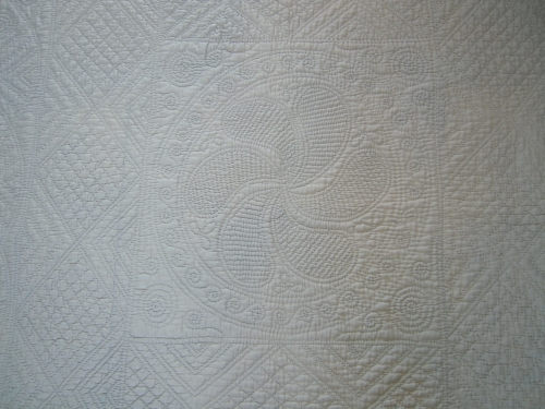 blue quilt deatil of centre design
