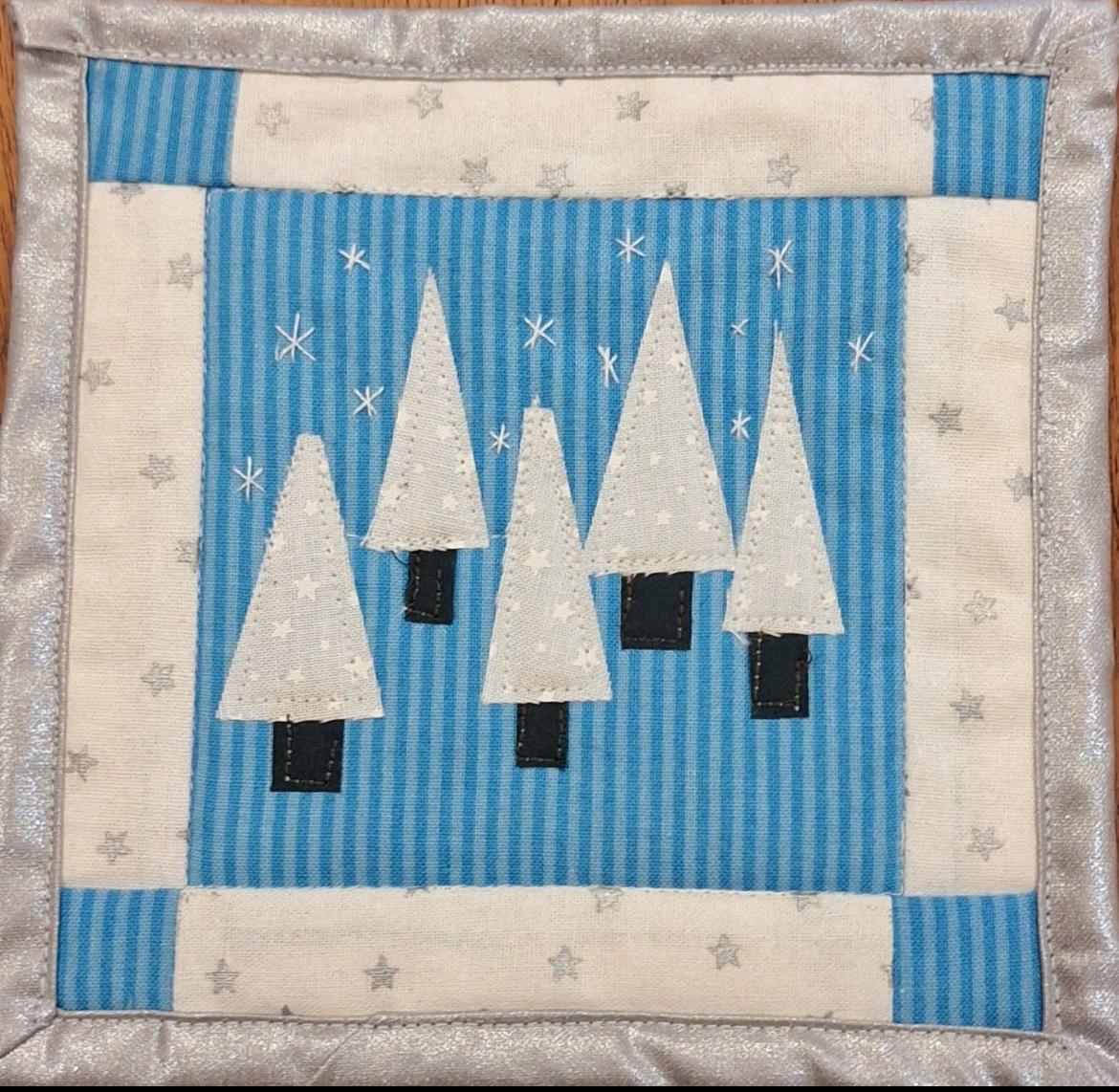 Christmas tree themed mini quilt