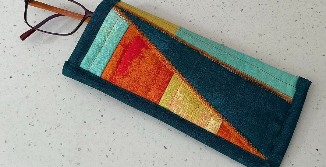 Glasses Case created by Jayne Emsden for the Modern Quilt Group Springtime Swap 2025