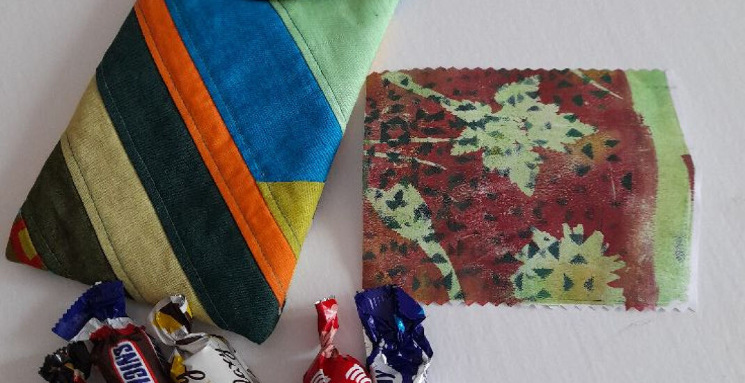 Glasses Case created by Jane Sheldon for the Modern Quilt Group Springtime Swap 2025