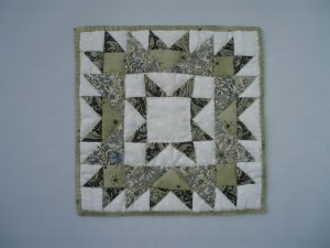 Oddfellows Chain by Margaret Smith: Square quilt made up of white, beige and floral triangles
