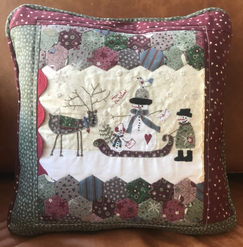 Quilted Christmas cushion by Adelle Lindsay. Pattern by Lynette Anderson